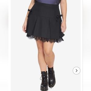 Hot Topic Black Lace Trim Pleated Skirt